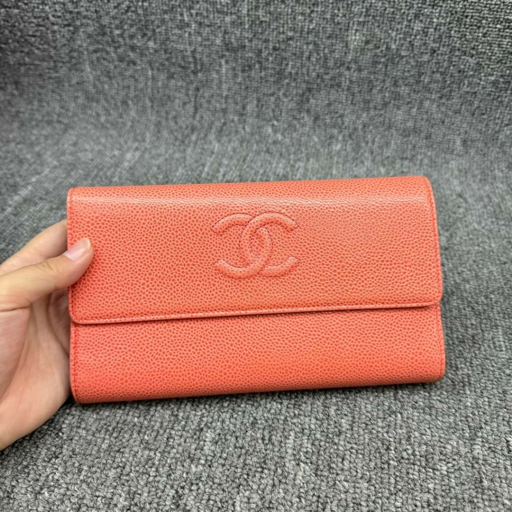 100% Authentic CHANEL Leather Wallet - Picture 2 of 16
